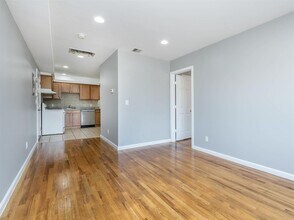 11 Shore Rd in Port Washington, NY - Building Photo - Building Photo
