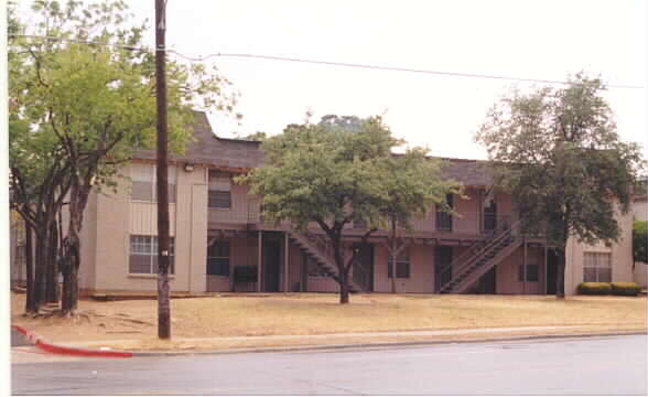 T P Las Palmas in Irving, TX - Building Photo - Building Photo