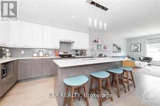 973 Ralph Hennessy Ave in Ottawa, ON - Building Photo - Building Photo