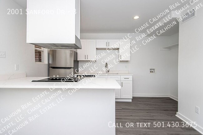 2001 Sanford Dr in Little Rock, AR - Building Photo - Building Photo