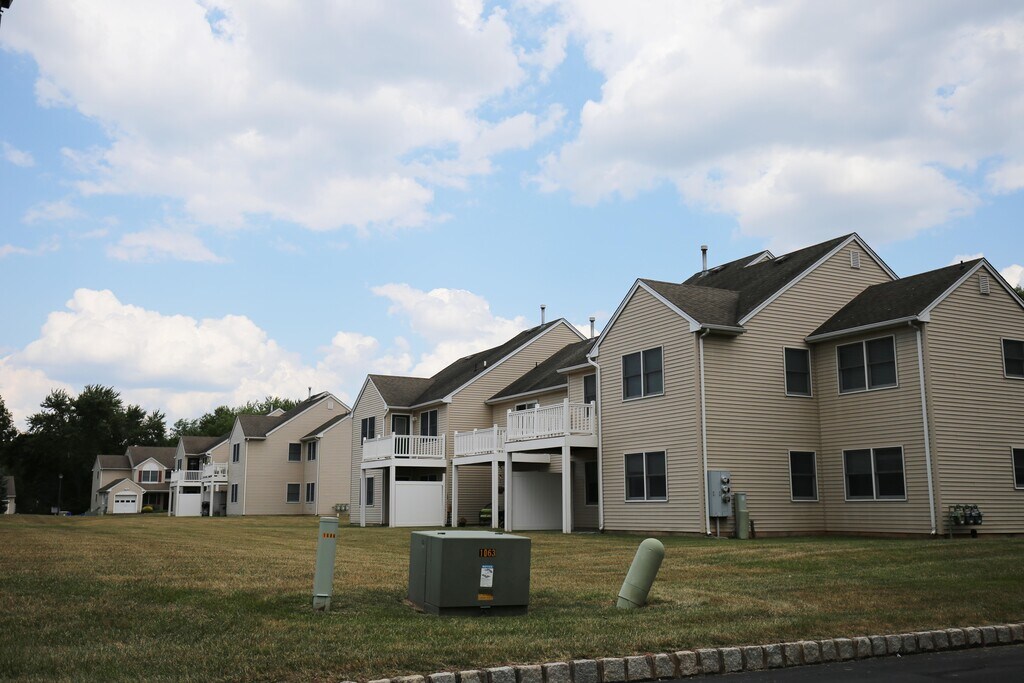 Village at Bridgewater Apartments in Bridgewater, NJ