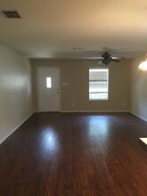 27022 Rustic Cabin in San Antonio, TX - Building Photo - Building Photo