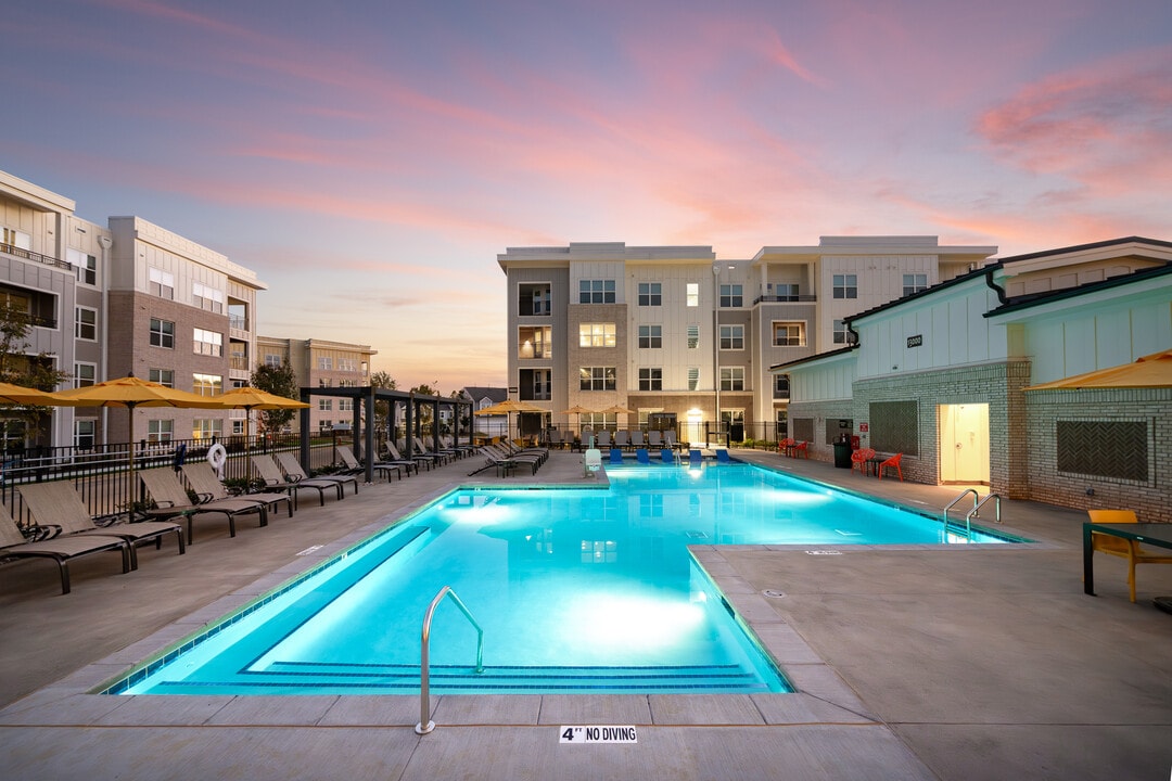 Abberly Royal Creek Apartment Homes in Raleigh, NC - Foto de edificio