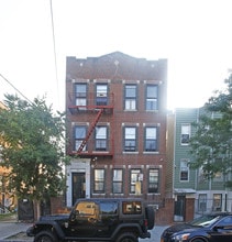 425 Montauk Ave in Brooklyn, NY - Building Photo - Building Photo