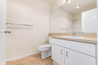 8750 Greenwood Ave N in Seattle, WA - Building Photo - Building Photo