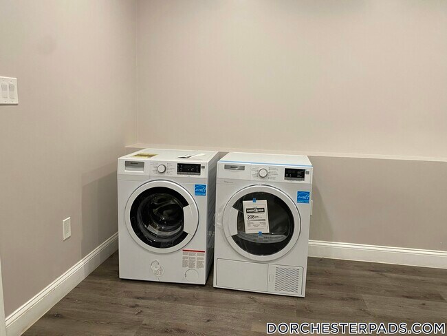 34 Hartwell St in Boston, MA - Building Photo - Building Photo