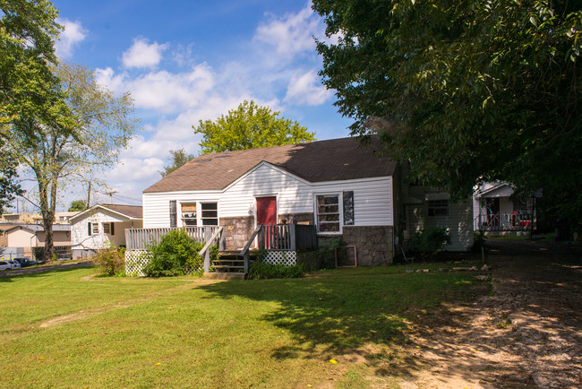 207 Napier St in La Fayette, GA - Building Photo - Building Photo