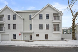 127 E Cottage St in Boston, MA - Foto de edificio - Building Photo