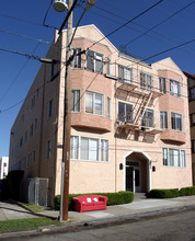 Lakeview Court Apartments in Oakland, CA - Building Photo - Building Photo