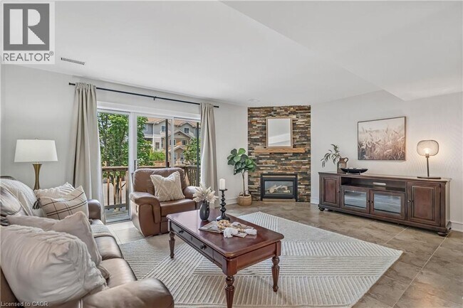 4045 Upper Middle Rd in Burlington, ON - Building Photo - Building Photo