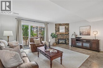 4045 Upper Middle Rd in Burlington, ON - Building Photo - Building Photo