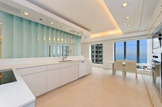 950 N Michigan Ave, Unit 4003 in Chicago, IL - Foto de edificio - Building Photo