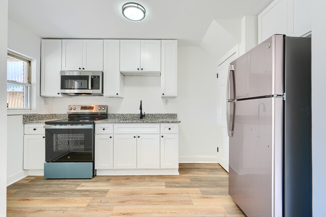 2204 Redthorn Rd in Middle River, MD - Building Photo - Building Photo