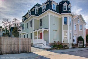 109 Church St in Newport, RI - Building Photo