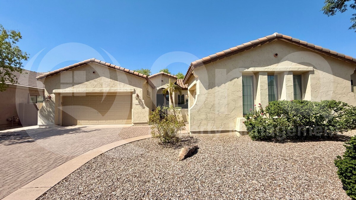 2366 E Glacier Pl in Chandler, AZ - Foto de edificio