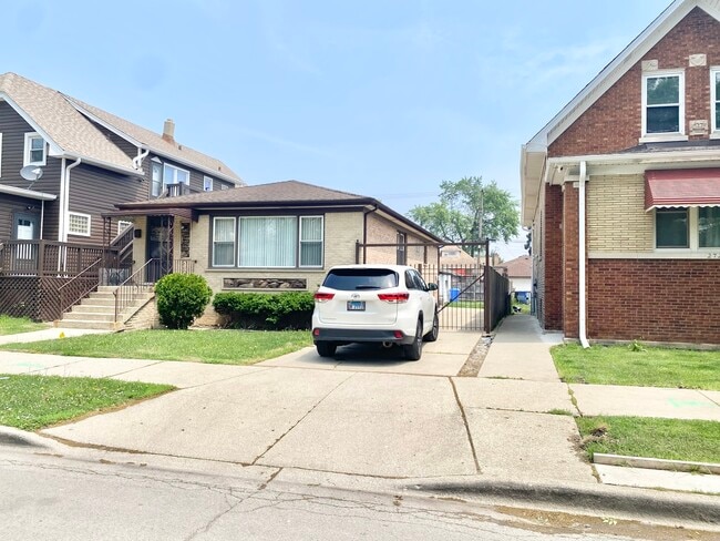 2725 N Oak Park Ave in Chicago, IL - Building Photo - Building Photo