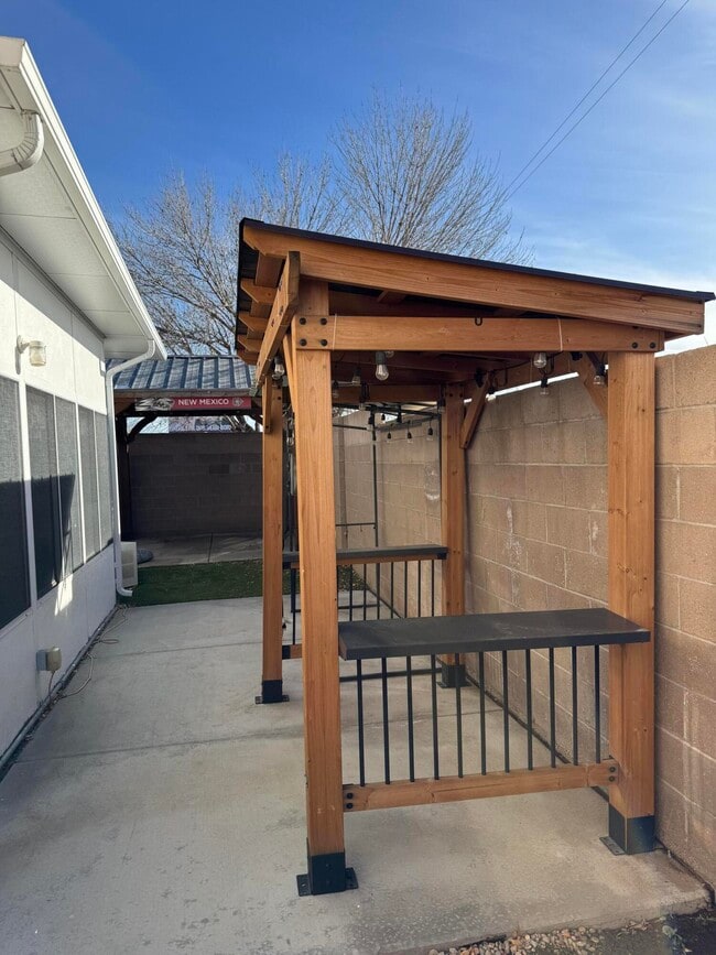 9700 Lagrima De Oro Rd NE in Albuquerque, NM - Building Photo - Building Photo