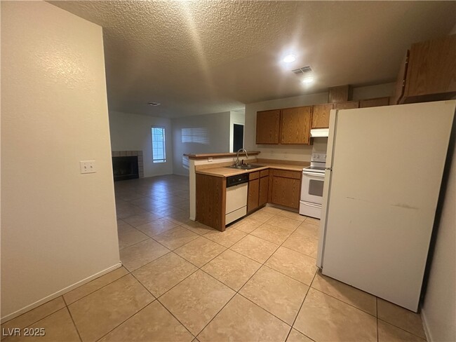 1873 Dwarf Star Dr in Las Vegas, NV - Building Photo - Building Photo