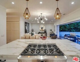 1524 N Sierra Bonita Ave in Los Angeles, CA - Building Photo - Building Photo