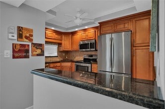 8941 S Hollybrook Blvd, Unit 203 in Pembroke Pines, FL - Foto de edificio - Building Photo
