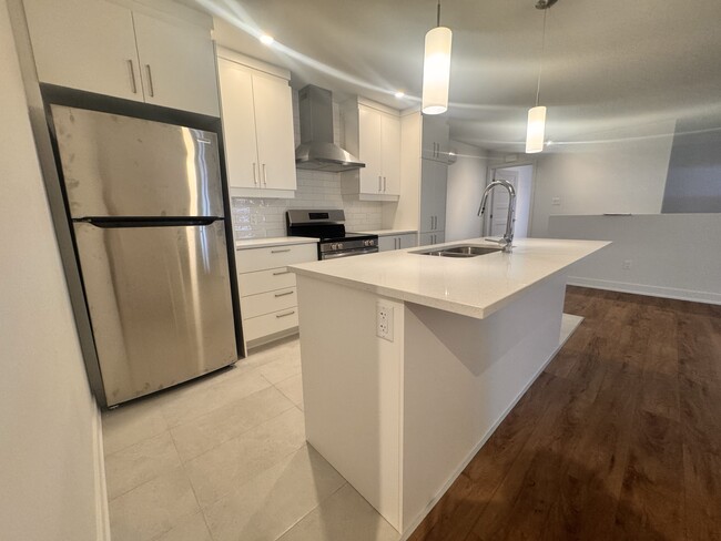 1352 Diamond St, Unit B in Clarence-Rockland, ON - Building Photo - Building Photo