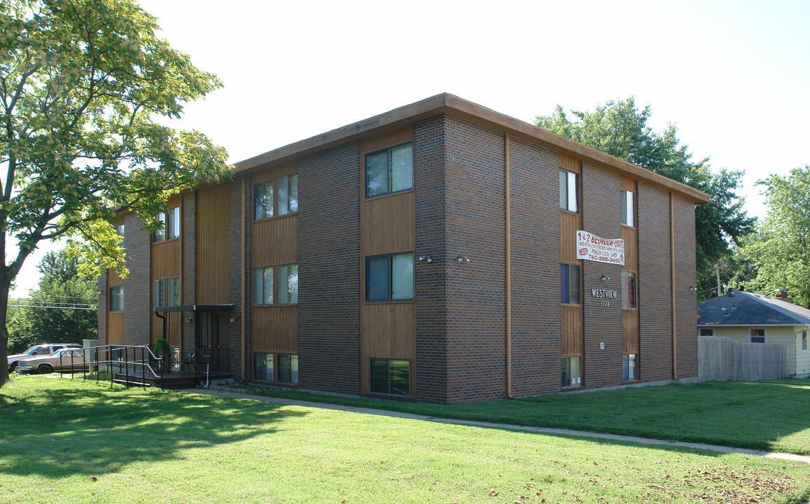 1324 SW Western Ave in Topeka, KS - Foto de edificio