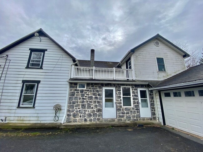 982 Colebrook Rd in Mount Joy, PA - Building Photo - Building Photo