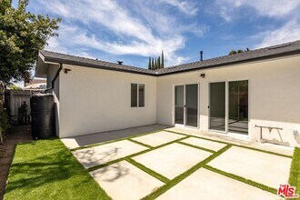 7413 Jamieson Ave in Los Angeles, CA - Building Photo - Building Photo