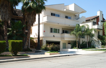 631 E Angeleno Ave in Burbank, CA - Building Photo - Building Photo