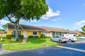 Forest Glen in West Palm Beach, FL - Building Photo - Building Photo