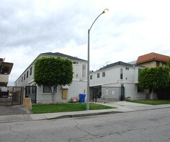 5517 Corteen Pl in Valley Village, CA - Building Photo