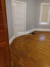 72 Clinton St, Unit 2 in Everett, MA - Foto de edificio - Building Photo