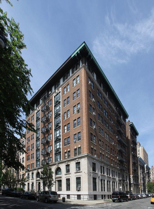 400 W 121st St in New York, NY - Building Photo