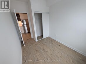 498 Plains Rd E in Burlington, ON - Building Photo - Building Photo