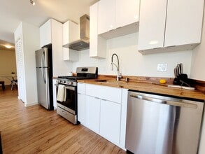 877 Woodside Rd in Redwood City, CA - Foto de edificio - Building Photo