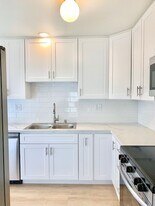 182 W Alta Green in Port Hueneme, CA - Building Photo