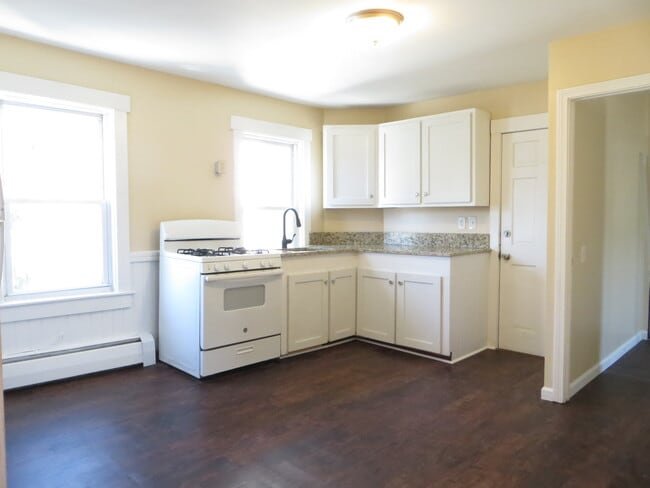 123 Endicott St, Unit #2 in Worcester, MA - Foto de edificio - Building Photo