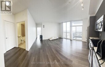 88 Sheppard Ave E in Toronto, ON - Building Photo - Building Photo