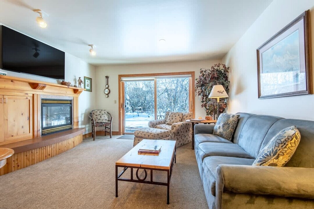 2740 Shadowmoon Ln in Driggs, ID - Building Photo