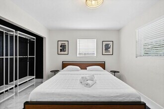 710 SW 70th Ave in Pembroke Pines, FL - Building Photo - Building Photo