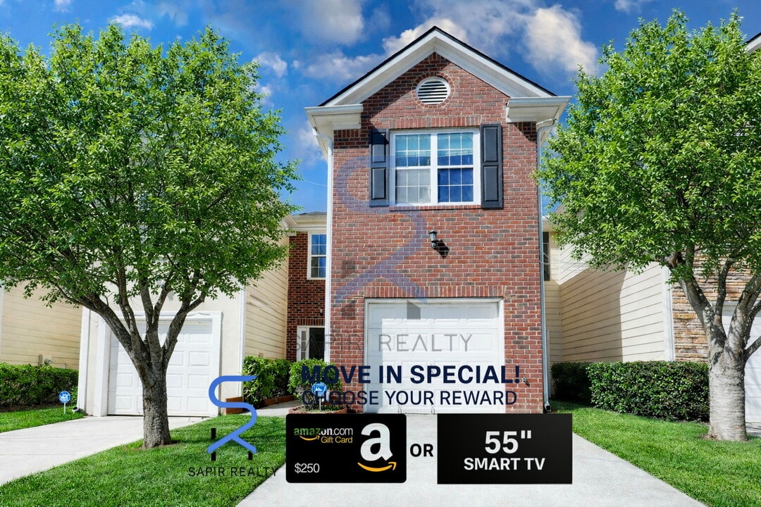 7073 Biltmore Trce in Lithonia, GA - Building Photo