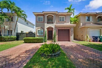 9101 SW 41st St in Miami, FL - Building Photo - Building Photo