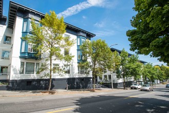 Clairemont Apartments in Seattle, WA - Foto de edificio - Building Photo