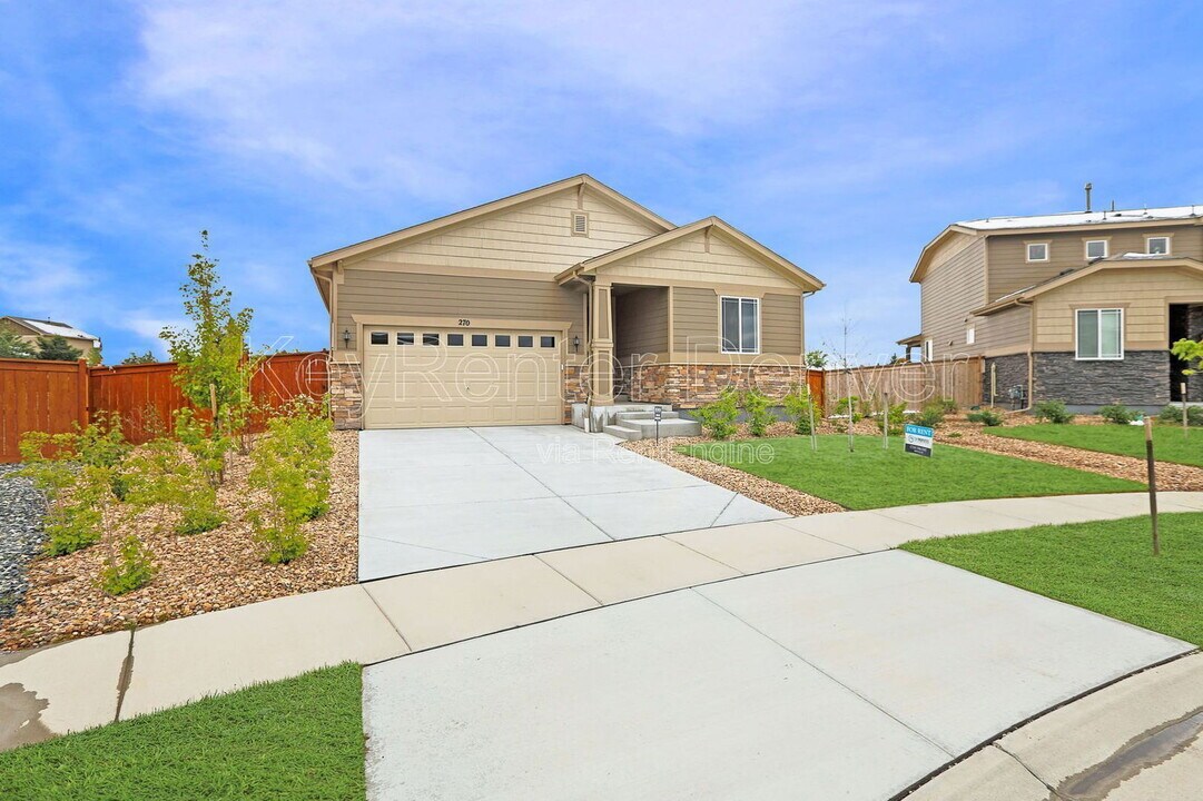 270 S Langdale Ct in Aurora, CO - Building Photo