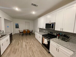 7314 Madison Commons Ln in Houston, TX - Building Photo - Building Photo