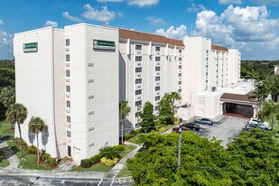 Garden Plaza at Inverrary in Lauderhill, FL - Building Photo