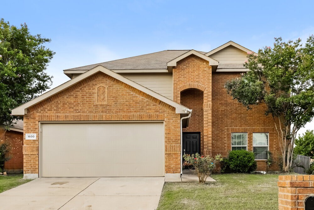 1600 Chivalry Ln in Fort Worth, TX - Building Photo