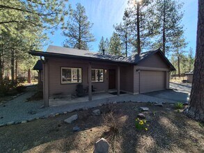 14893 Buckboard in Sisters, OR - Building Photo - Building Photo