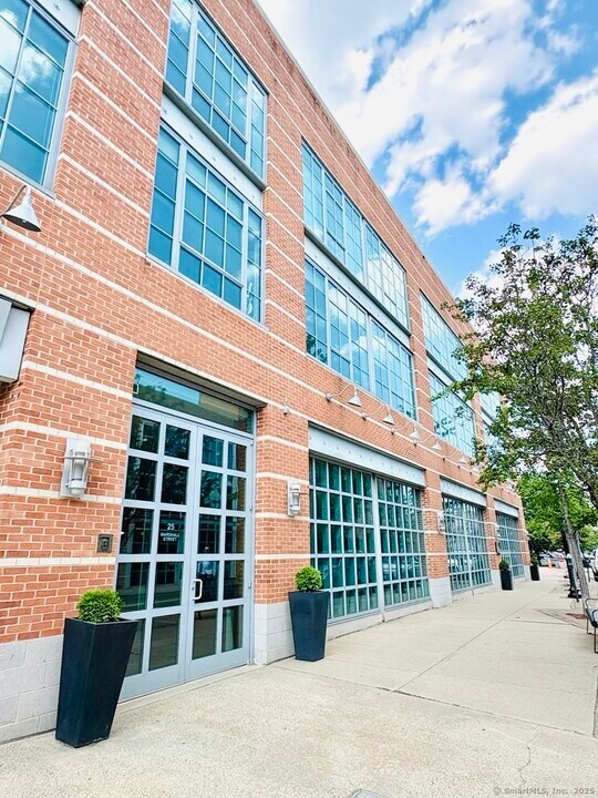 25 Marshall St in Norwalk, CT - Building Photo