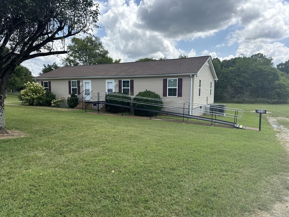 9948 Stewarts Ferry Pike in Lebanon, TN - Building Photo
